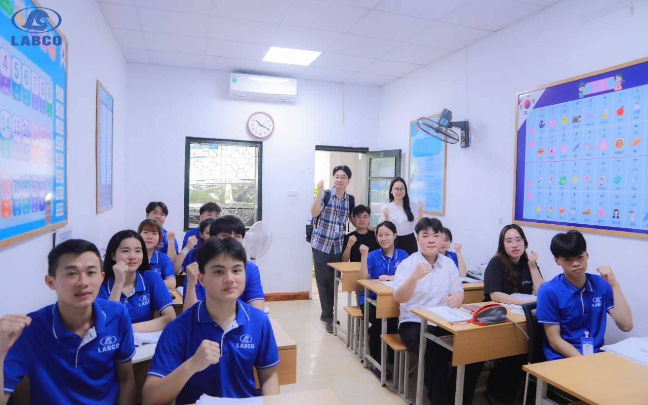 Trung tâm tư vấn du học Hàn Quốc Labco đào tạo tiếng Hàn trước khi bay 